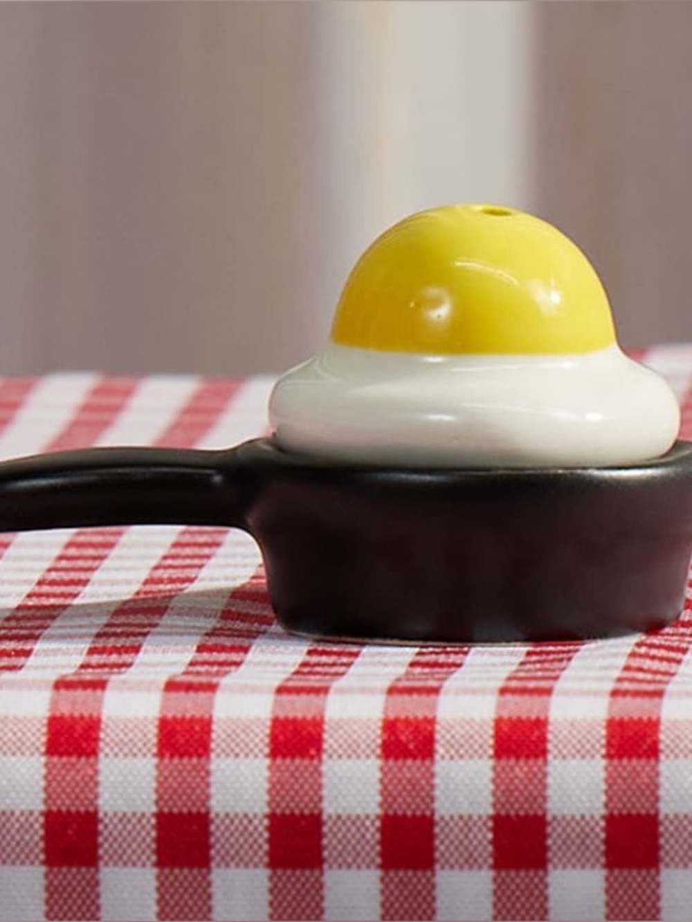 Cracker Barrel Fried Egg & Pan Mini Salt & Pepper Shakers Set